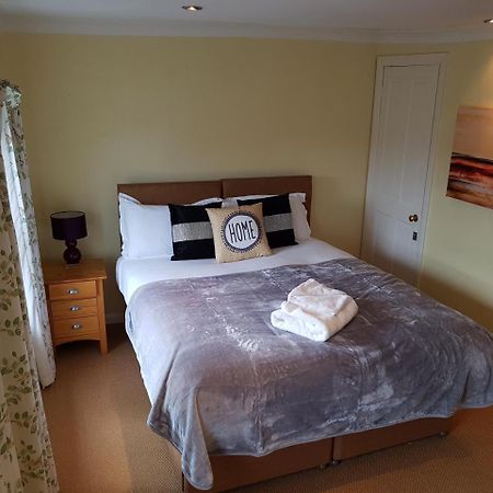 Slough Centre Townhouse With Driveway Parking For Up To Two Cars Apartment Luaran gambar
