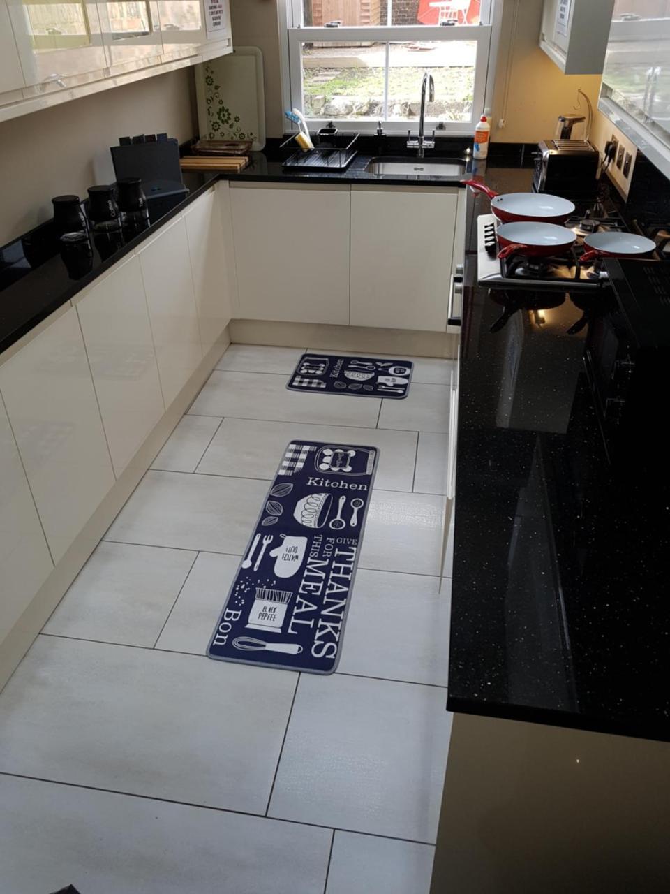 Slough Centre Townhouse With Driveway Parking For Up To Two Cars Apartment Luaran gambar